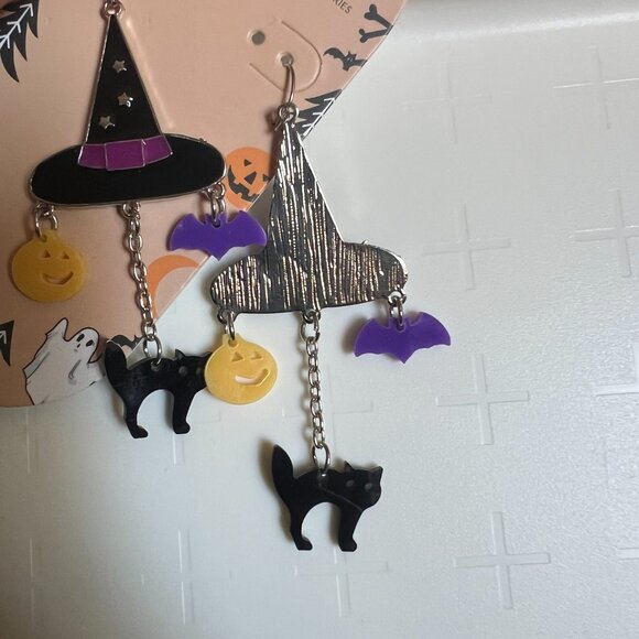 These Halloween Witch Earrings feature a spooky design with black cat, bat, and - Picture 4 of 7